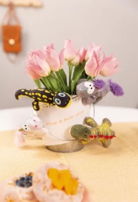 MagNICI GREEN Plüschmagnet Magnettier Salamander Don Fuego Liegend, 12cm (48773) 2 MagNICI GREEN Plüschmagnet Magnettier Salamander Don Fuego Liegend, 12cm (48773) – Bild 2